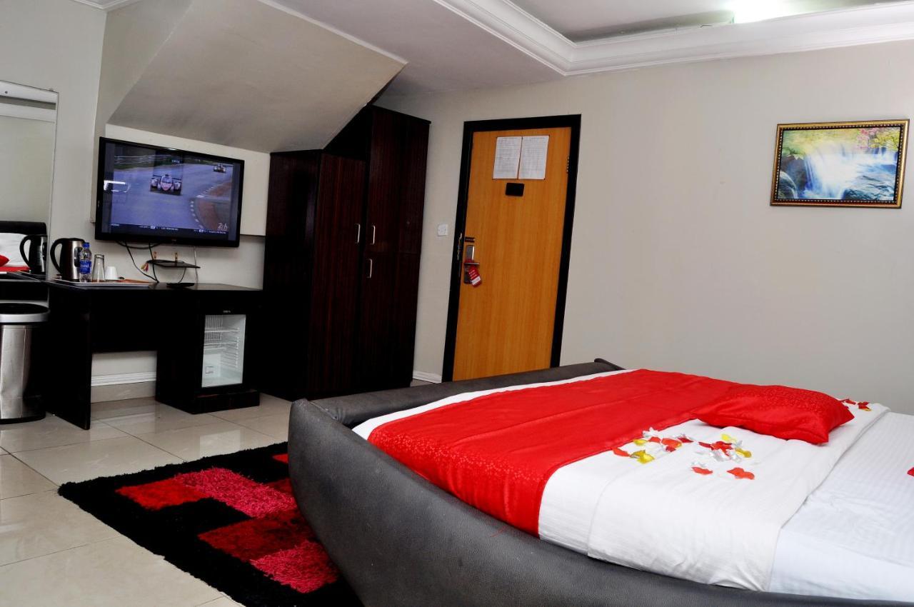 Primal Hotel Isaac John Gra Ikeja Eksteriør bilde